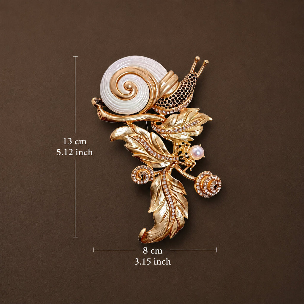 Dimensions and size chart for the vintage-inspired oversized snail brooch, length 13 centimeters.