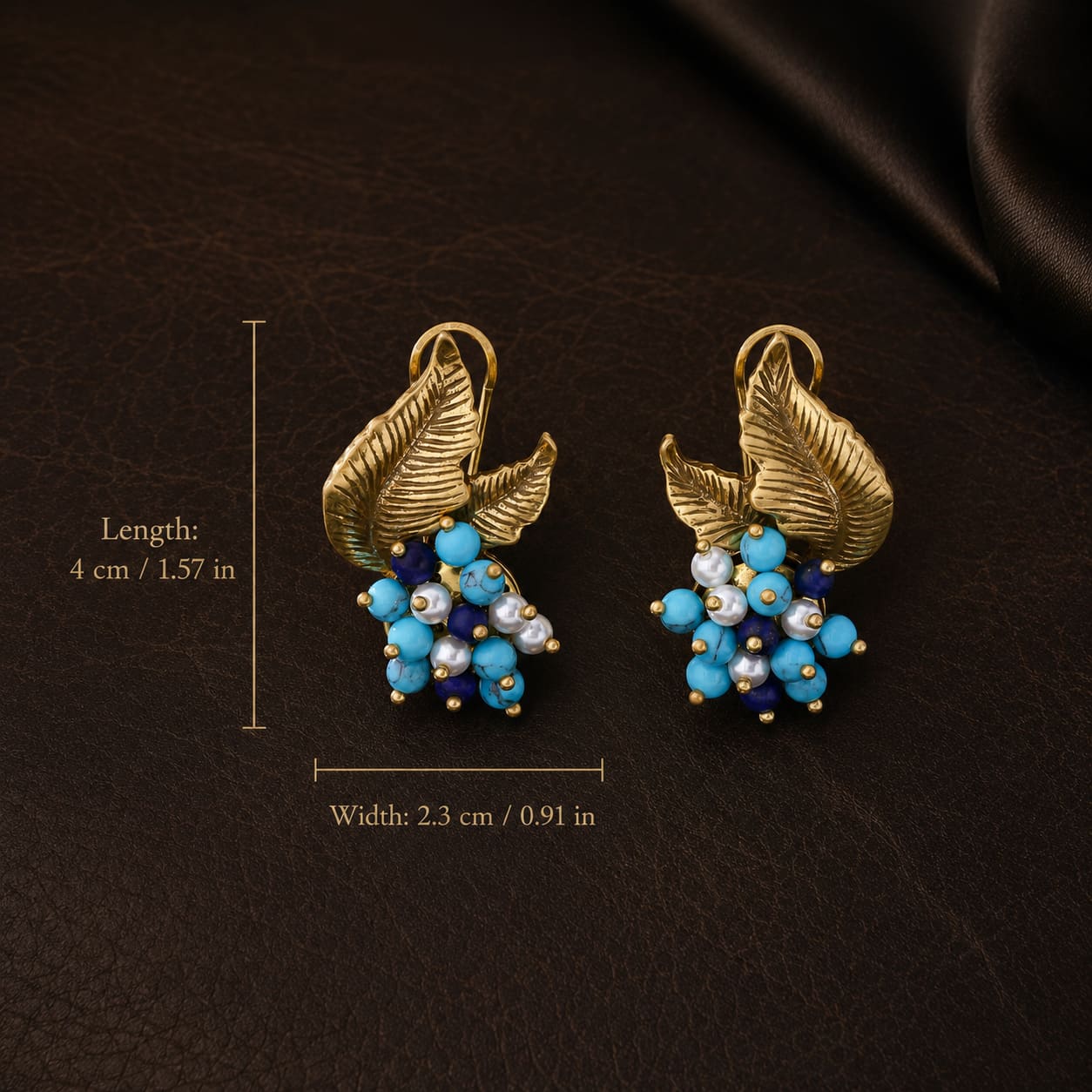 Vintage-Inspired turquoise leaf earrings measuring 4 cm long and 2.3 cm wide.